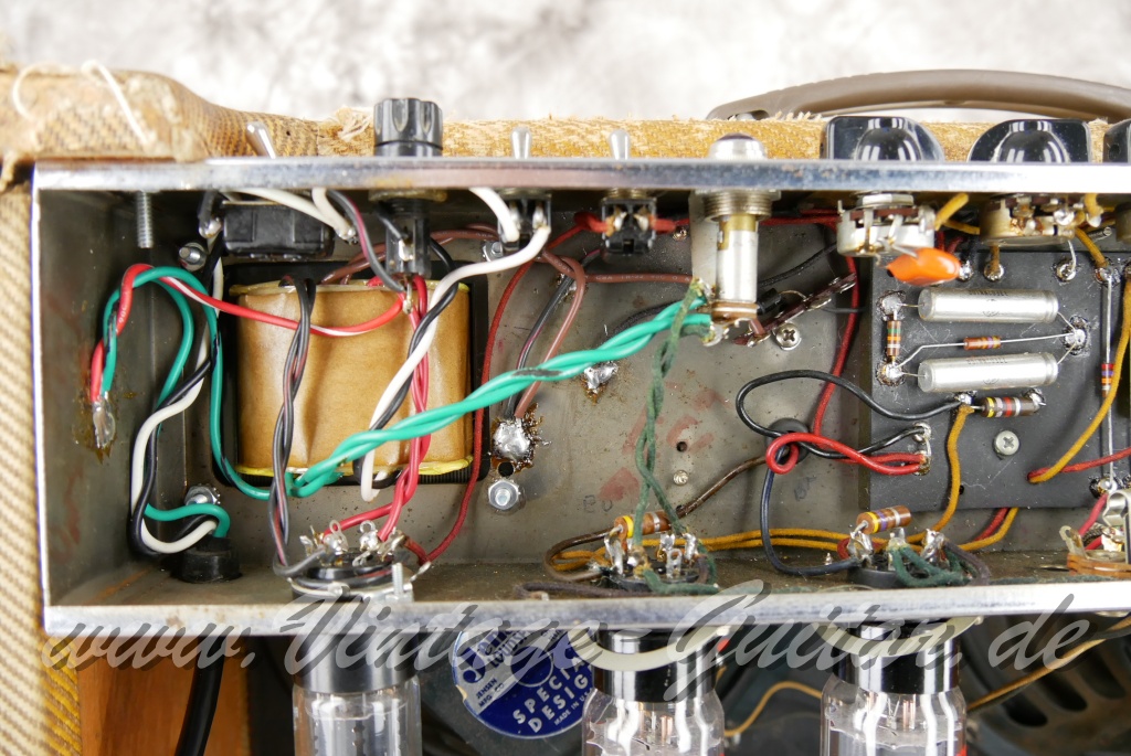 img/vintage/6029/Fender Bassman_5F6A_Tweed_narrow_panel_1960-010.jpg